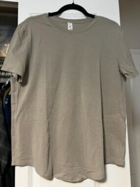 Almost New Women's Lululemon Beige Athletic Tee Shirt Size 10